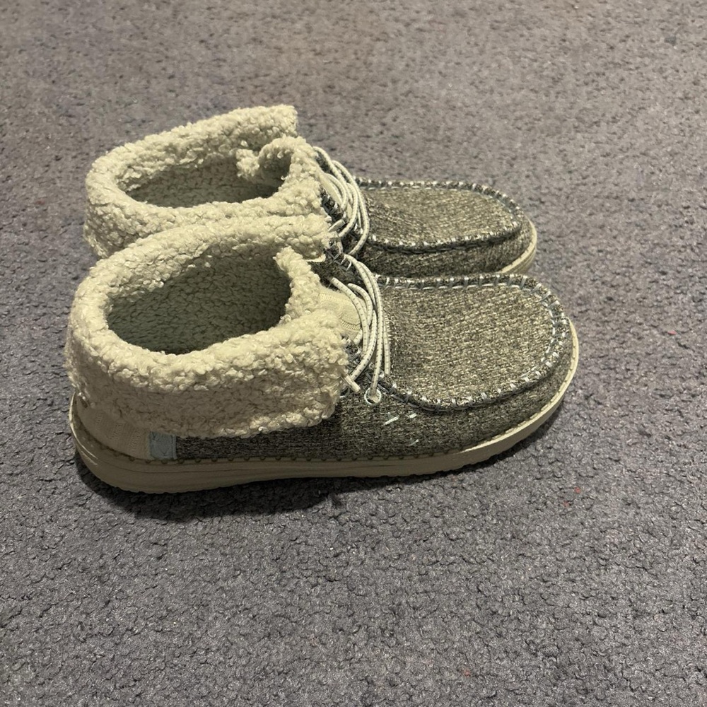 Cozy Kids' Gray Sherpa-Lined Shoes